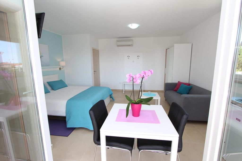 Studio Emanuel Ровинь Номер фото